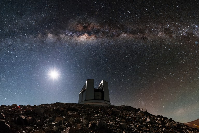 4-metre-Multi-Object-Spectroscopic Telescope am VISTA-Teleskop der ESO in Chile im Betrieb